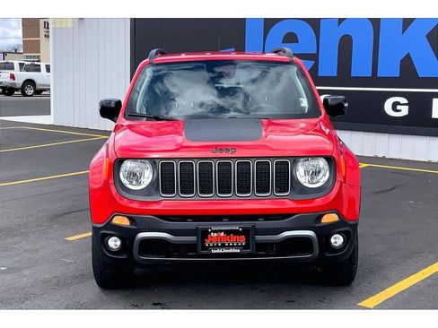 Used 2023 Jeep Renegade Latitude image 3