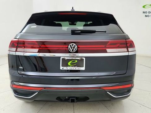 Used 2024 Volkswagen Atlas Cross Sport SE w/ Black Wheel Package image 5
