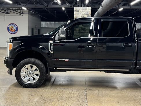 Used 2017 Ford F250 Platinum w/ Platinum Ultimate Package AWD/4WD image 5