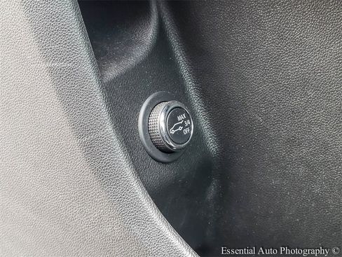 Used 2023 Cadillac XT4 Luxury w/ Cold Weather Package image 15