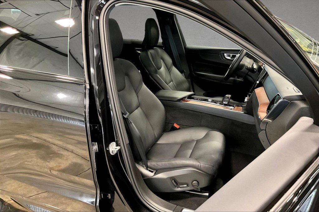 Certified 2024 Volvo XC60 T8 Plus w/ Protection Package Premier AWD/4WD image 29