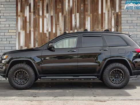 Used 2019 Jeep Grand Cherokee Laredo AWD/4WD image 3