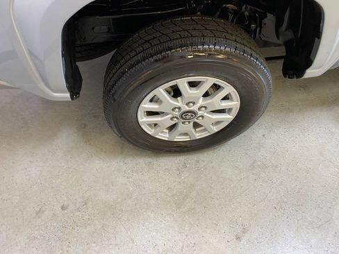 Used 2025 Toyota Tacoma SR5 AWD/4WD image 13