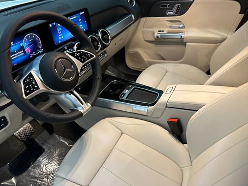 Used 2026 Mercedes-Benz GLB 250 image 4