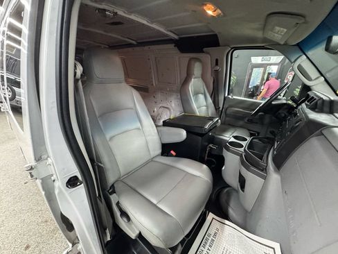 Used 2014 Ford E-350 and Econoline 350 Extended Super Duty RWD image 16