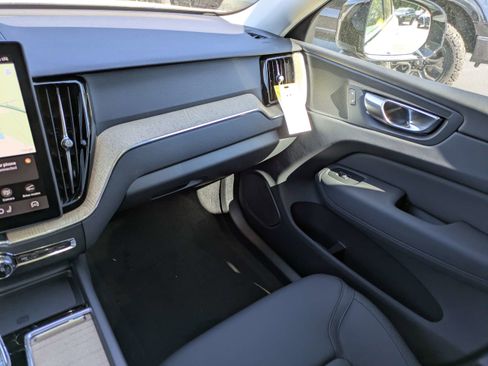 New 2026 Volvo XC60 B5 Core image 18