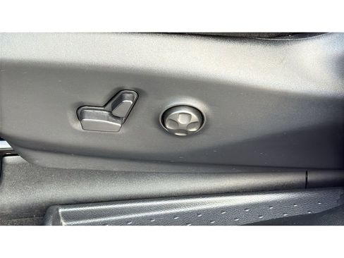 Used 2025 Chrysler Pacifica Select FWD image 29