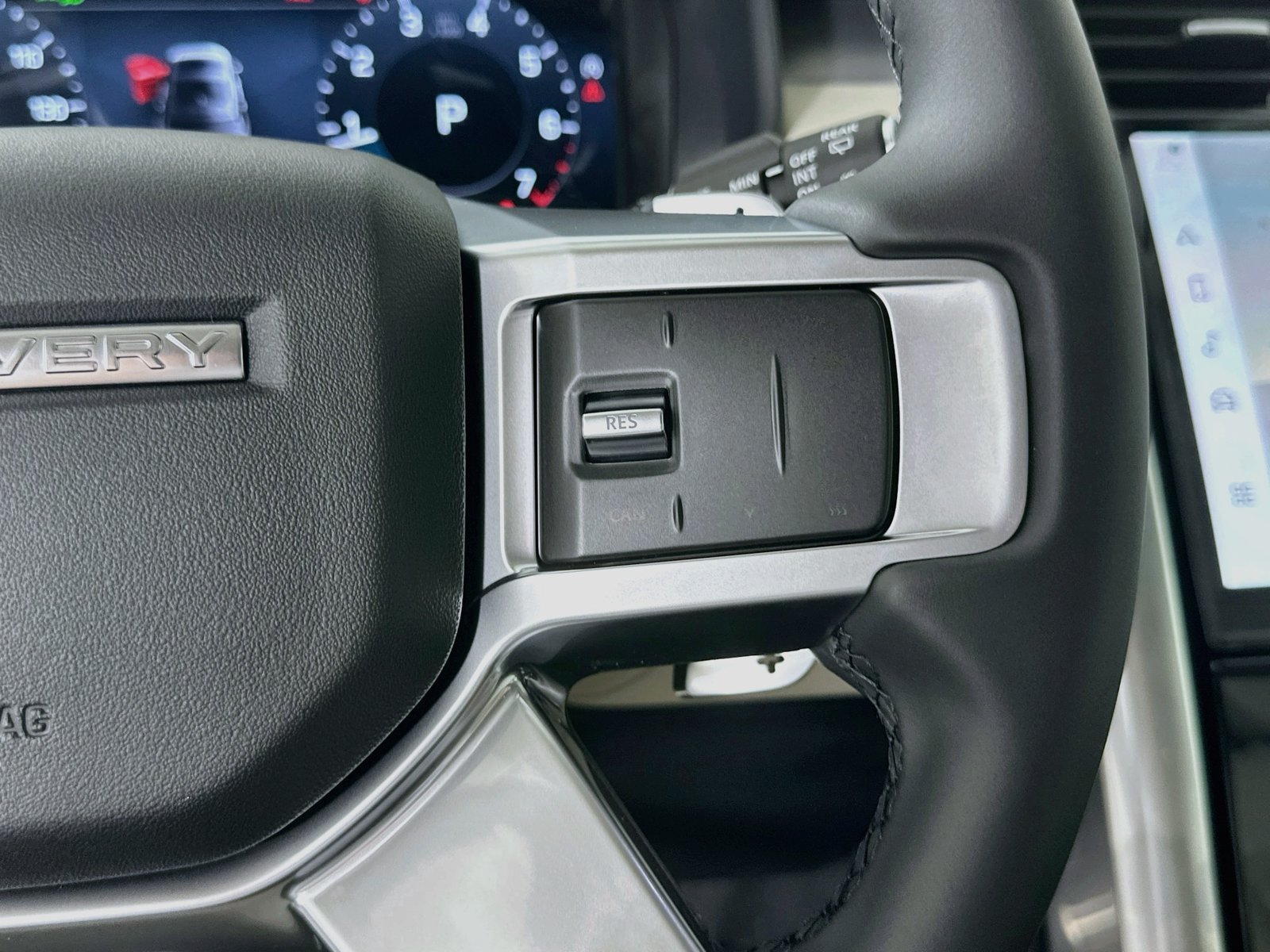 New 2026 Land Rover Discovery Limited Edition AWD/4WD image 19