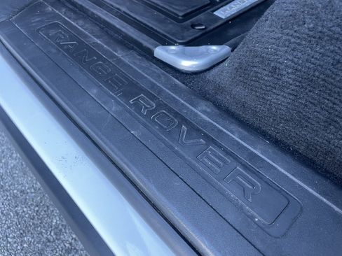 Used 2017 Land Rover Range Rover Sport SE image 39