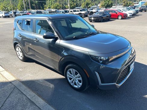Used 2024 Kia Soul LX FWD image 4