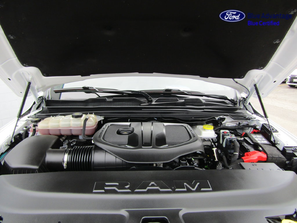 Used 2025 RAM 1500 4x4 Crew Cab image 47