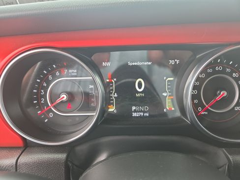 Used 2022 Jeep Wrangler Unlimited Rubicon w/ LED Lighting Group AWD/4WD image 4