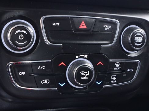 Used 2020 Jeep Compass Limited image 21