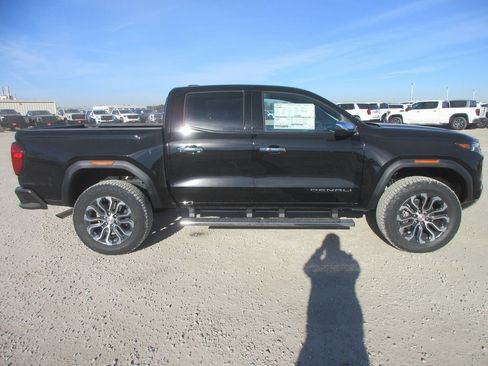 New 2026 GMC Canyon Denali image 3