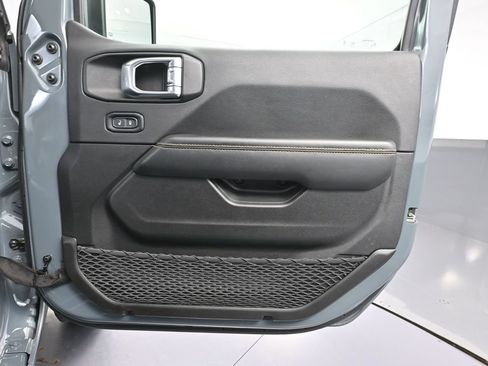 Used 2024 Jeep Wrangler Unlimited Sahara AWD/4WD image 44