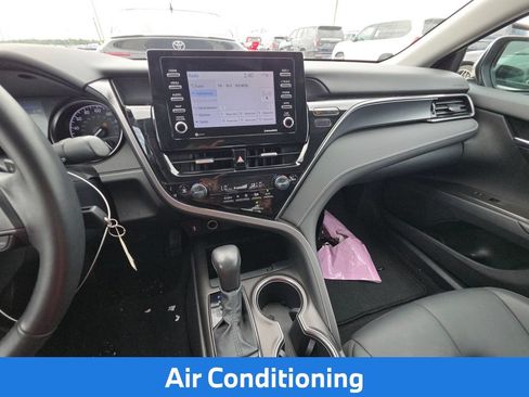 Used 2024 Toyota Camry SE FWD image 11