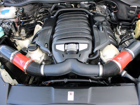 Used 2011 Porsche Cayenne S image 33