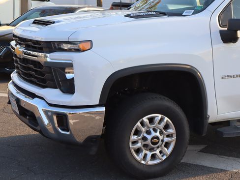 Used 2025 Chevrolet Silverado 2500 LT w/ Safety Package AWD/4WD image 6