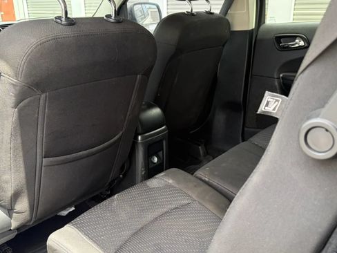 Used 2016 Dodge Journey SE w/ Flexible Seating Group FWD image 11