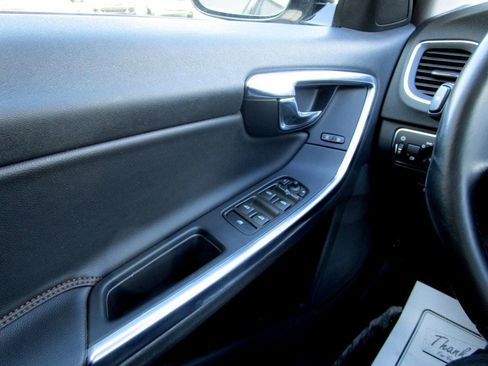 Used 2015 Volvo V60 T5 Cross Country w/ Convenience Package image 31