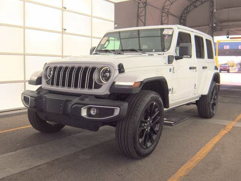 Used 2025 Jeep Wrangler Unlimited Sahara w/ Safety Group AWD/4WD image 4