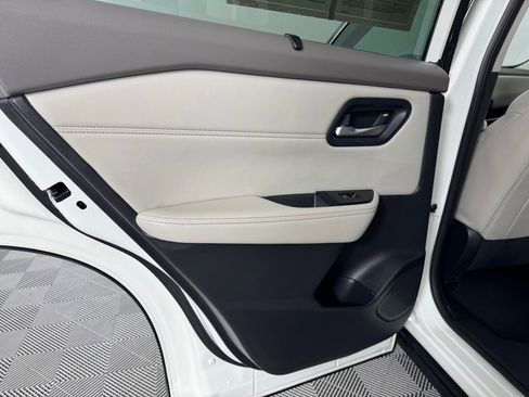 Used 2023 Nissan Rogue SL w/ SL Premium Package image 30