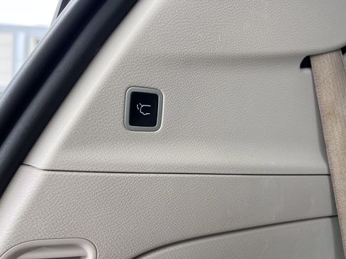 Used 2022 Chrysler Pacifica Touring-L FWD image 9