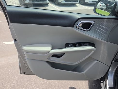 Certified 2025 Kia Soul LX w/ LX Technology Package FWD image 15