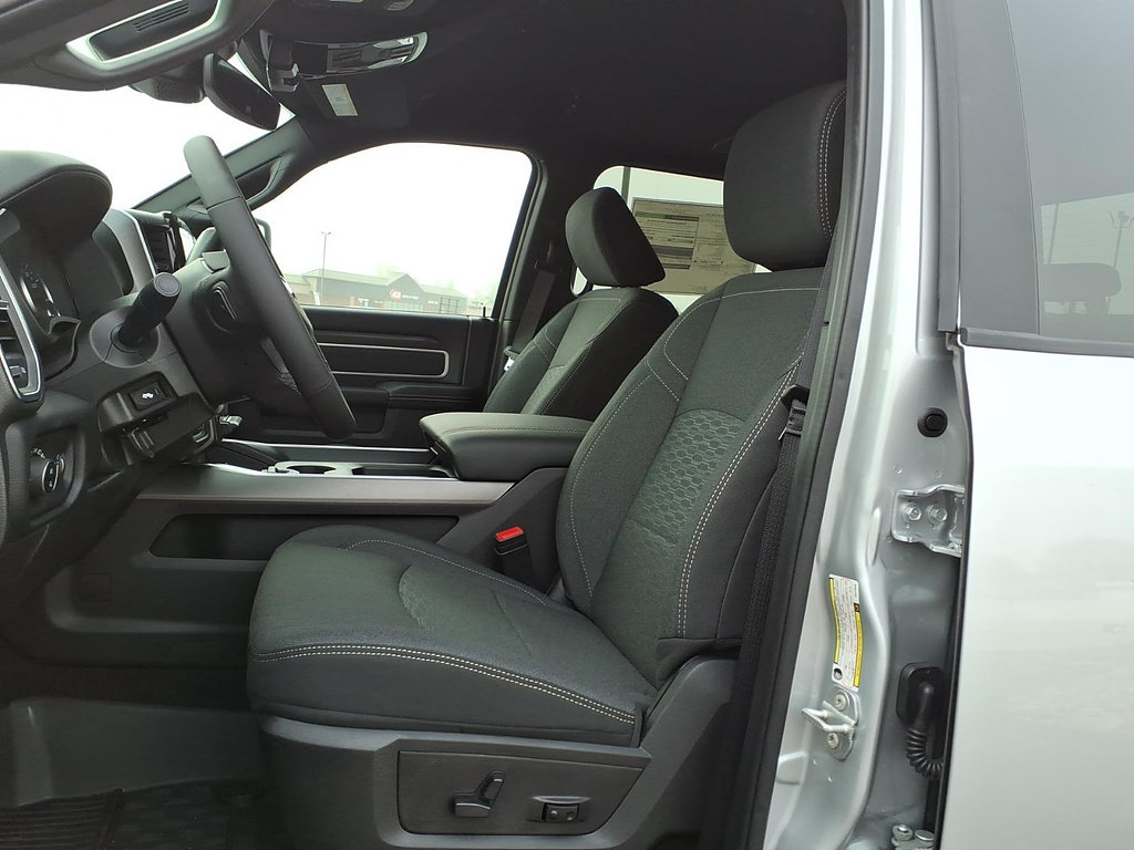 New 2027 RAM 3500 Big Horn AWD/4WD image 12