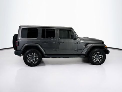 Used 2025 Jeep Wrangler Unlimited Sahara AWD/4WD image 4