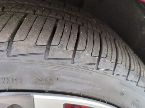 Used 2025 BMW 330i Sedan w/ M Sport Package image 12