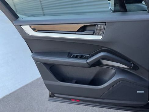 Certified 2024 Porsche Cayenne AWD/4WD image 13