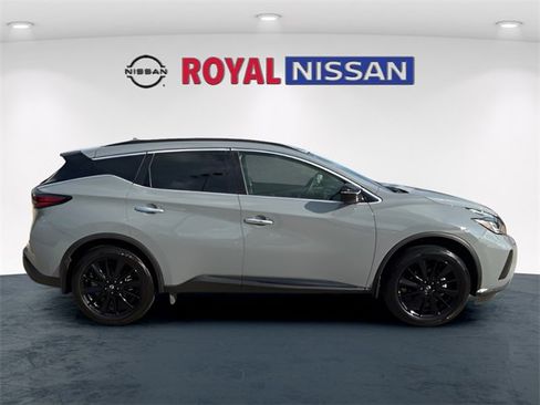 Used 2024 Nissan Murano SV w/ SV Midnight Edition Package image 8