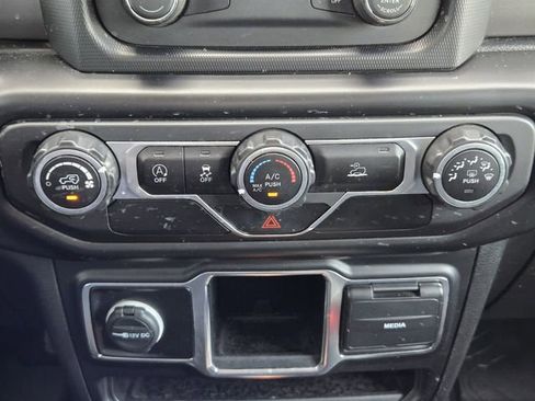 Used 2021 Jeep Gladiator Sport image 17