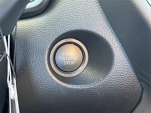 Used 2025 Toyota Corolla Cross XLE image 28