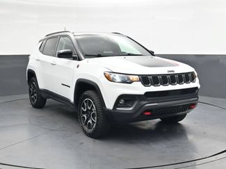 Used 2025 Jeep Compass Trailhawk w/ Trailhawk Convenience Group AWD/4WD video 2