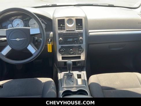 Used 2009 Chrysler 300 LX RWD image 10