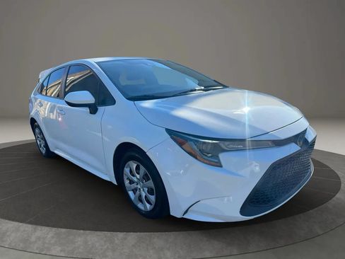 Used 2020 Toyota Corolla LE FWD image 3