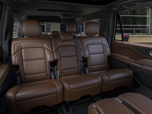 New 2026 Lincoln Navigator L Reserve AWD/4WD image 11