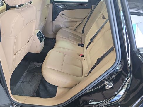 Certified 2025 Porsche Macan image 24
