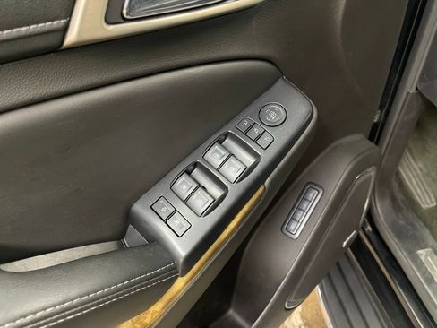 Used 2017 GMC Yukon Denali AWD/4WD image 16