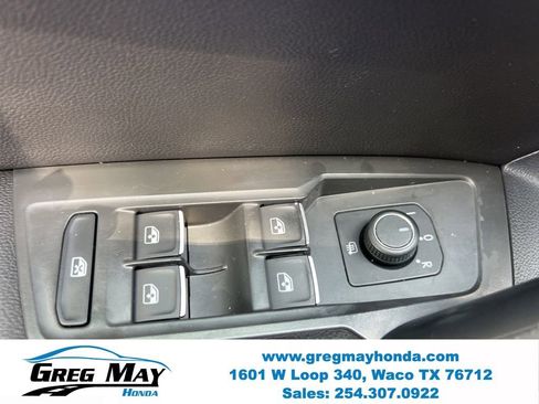 Used 2020 Volkswagen Tiguan SE FWD image 25