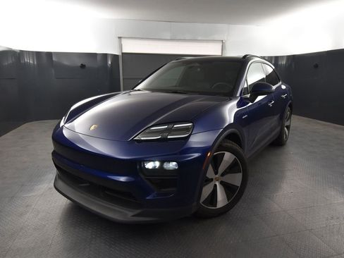 Certified 2024 Porsche Macan 4 Electric AWD/4WD image 36