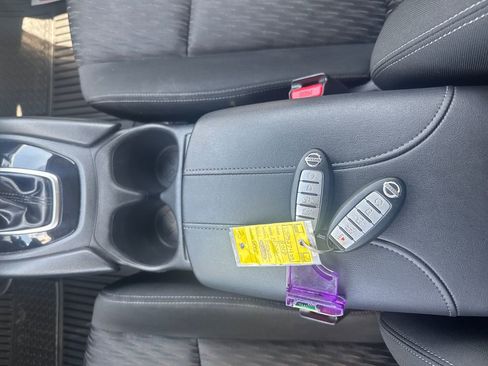 Used 2018 Nissan Rogue SV w/ Premium Package image 28