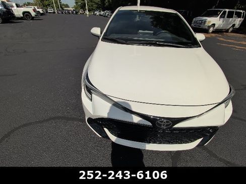 Used 2025 Toyota Corolla SE FWD image 9