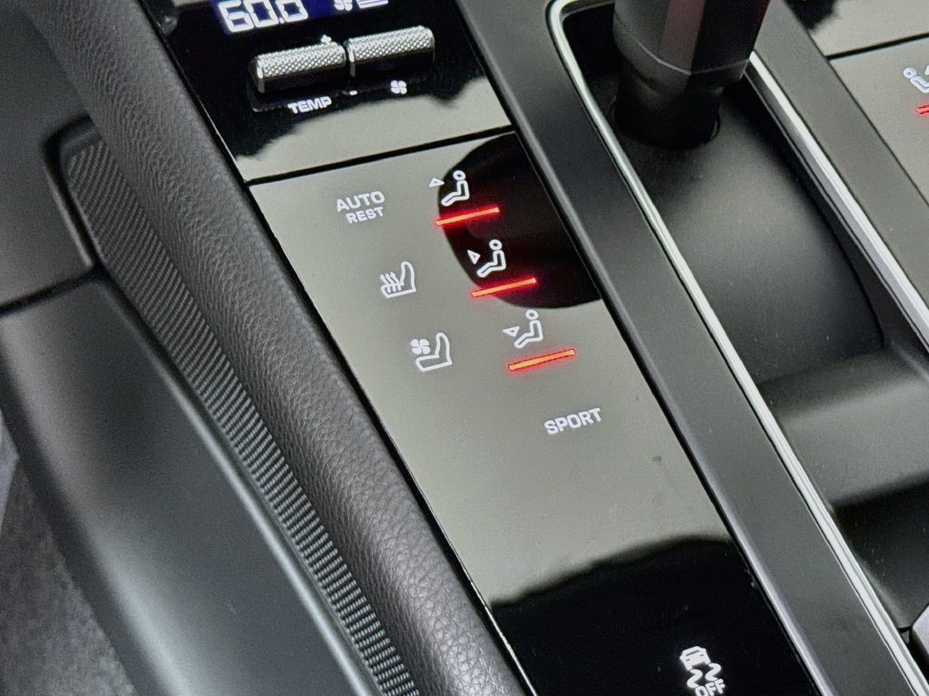 Certified 2026 Porsche Macan AWD/4WD image 22