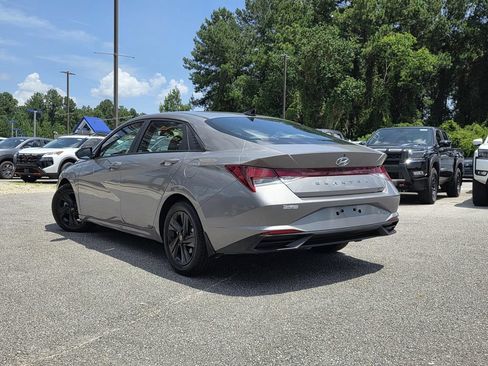 Used 2023 Hyundai Elantra SEL FWD image 4