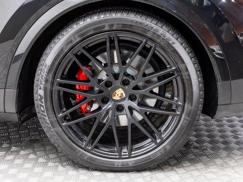 Used 2024 Porsche Cayenne S image 58