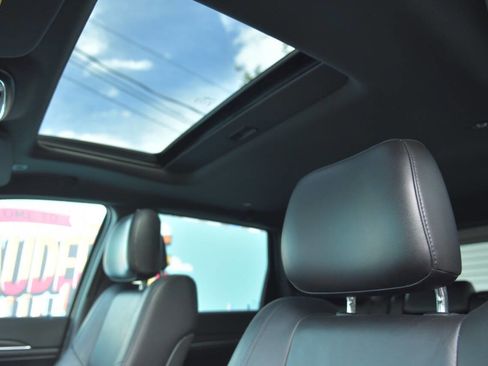 Used 2018 Jeep Grand Cherokee Limited AWD/4WD image 22