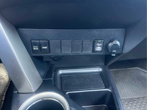 Used 2013 Toyota RAV4 XLE image 28